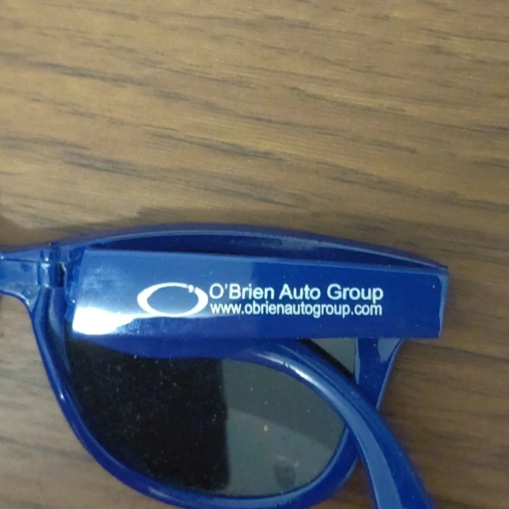 Butterfly pocket sunglasses
